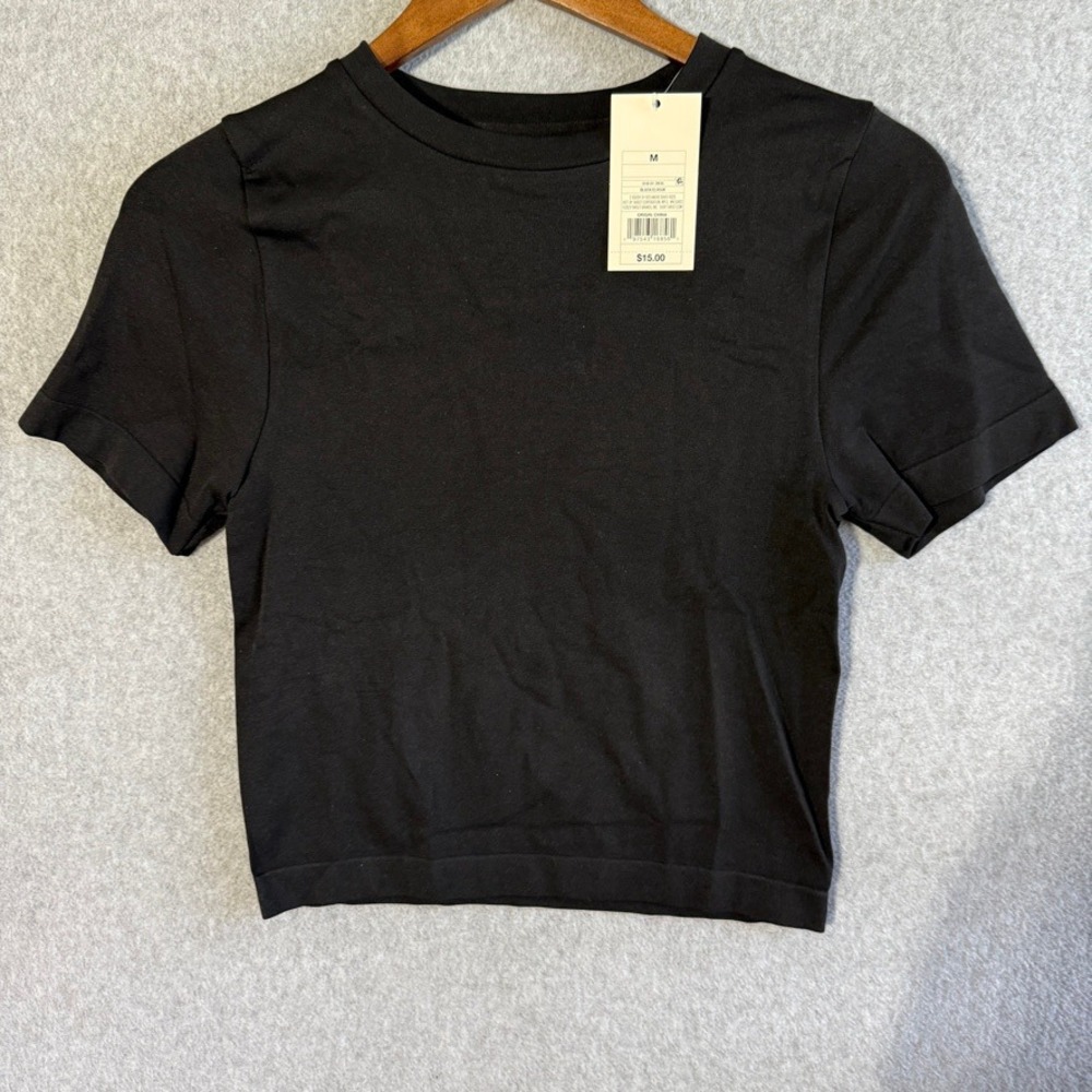 A New Day T-Shirt Minimalist Medium Black NWT Seamless Cropped Crew Neck